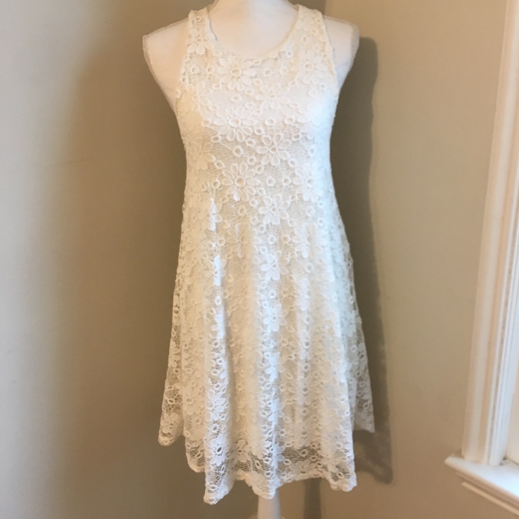 White Lace Sleeveless Dress